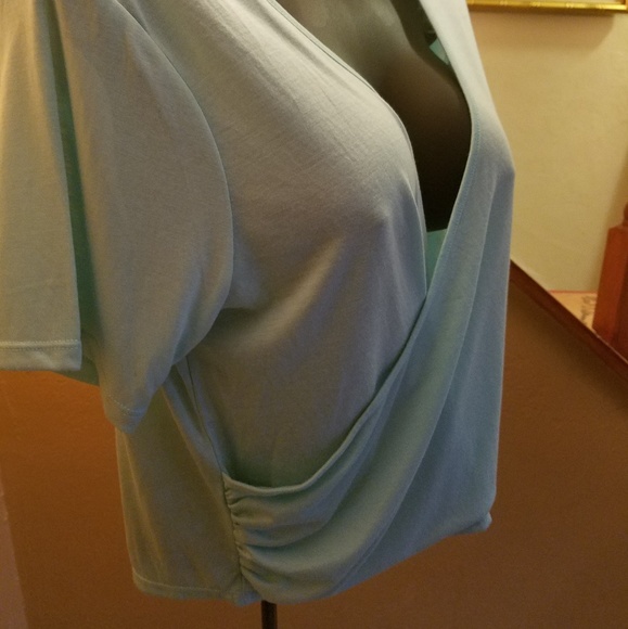 🧘‍♀️🤸‍♀️⛹️‍♀️🚴‍♀GapFit DRY by GAP Workout Shirt - Picture 3 of 8